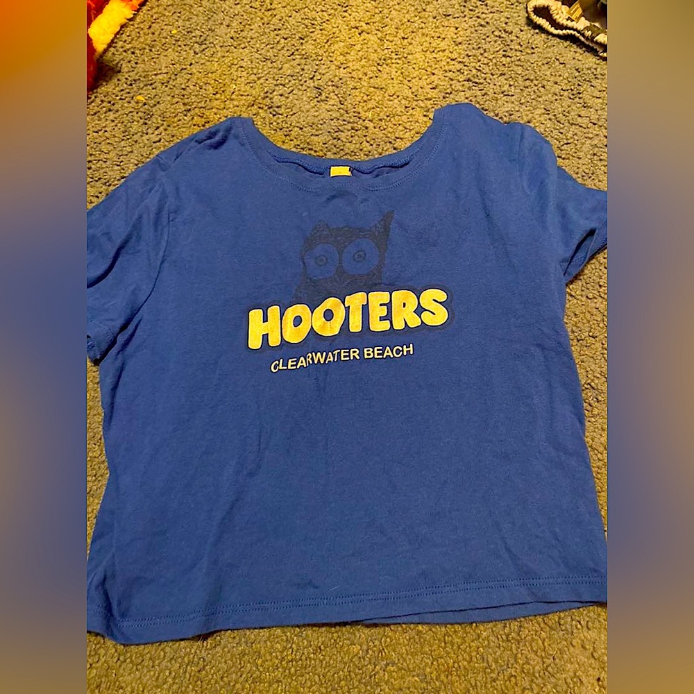 Hooters crop top!